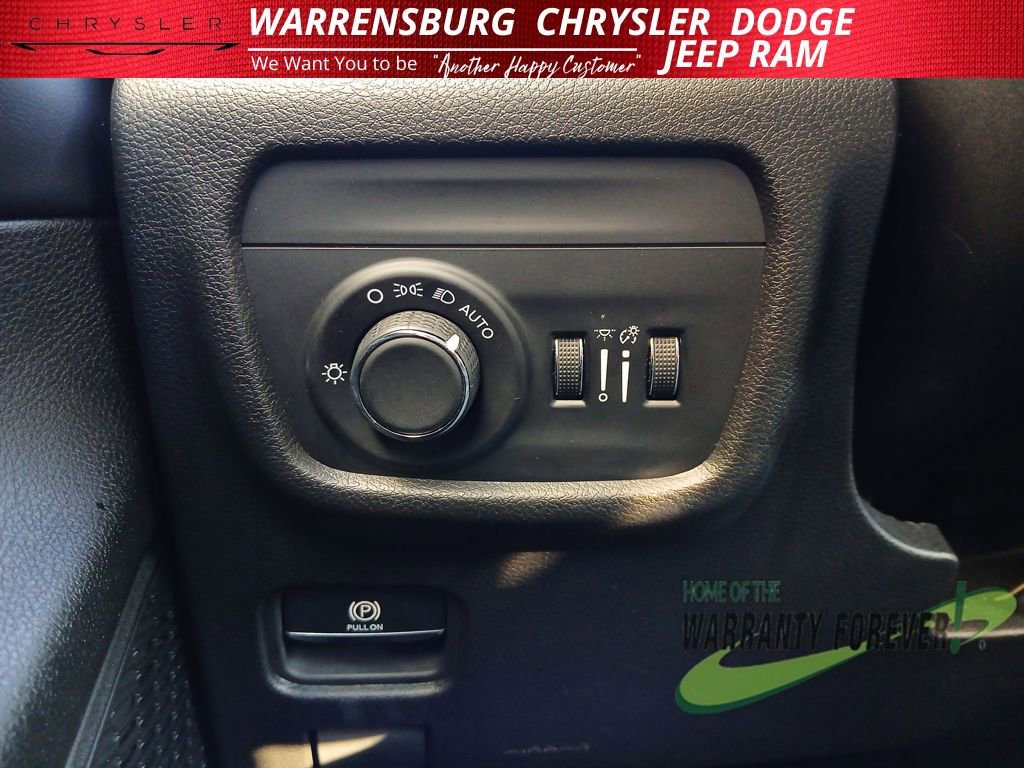 Used 2023 Jeep Grand Cherokee L Laredo image 36