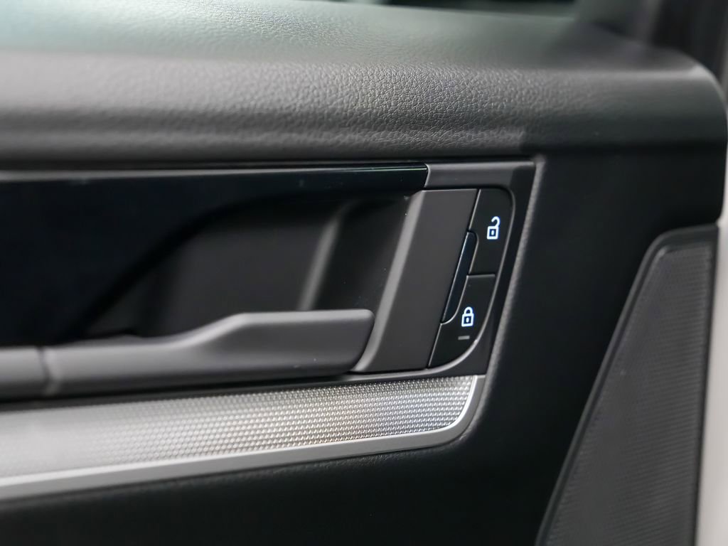 Certified 2024 Porsche Cayenne AWD/4WD image 15