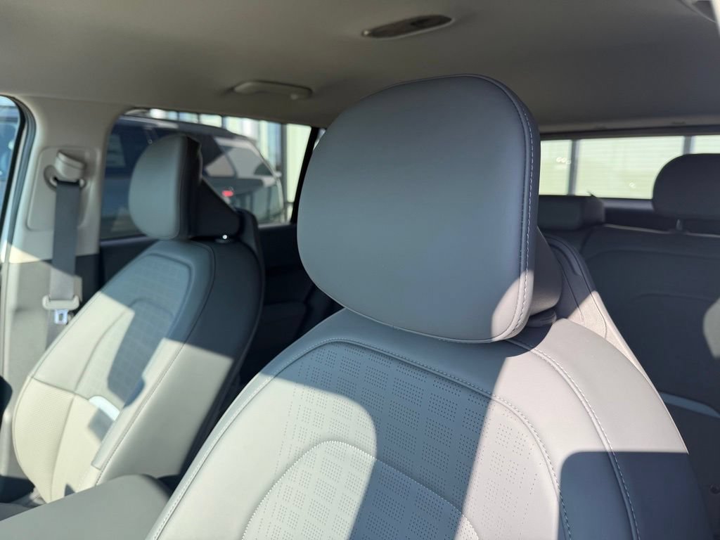 New 2027 Kia EV3 Wind FWD image 11