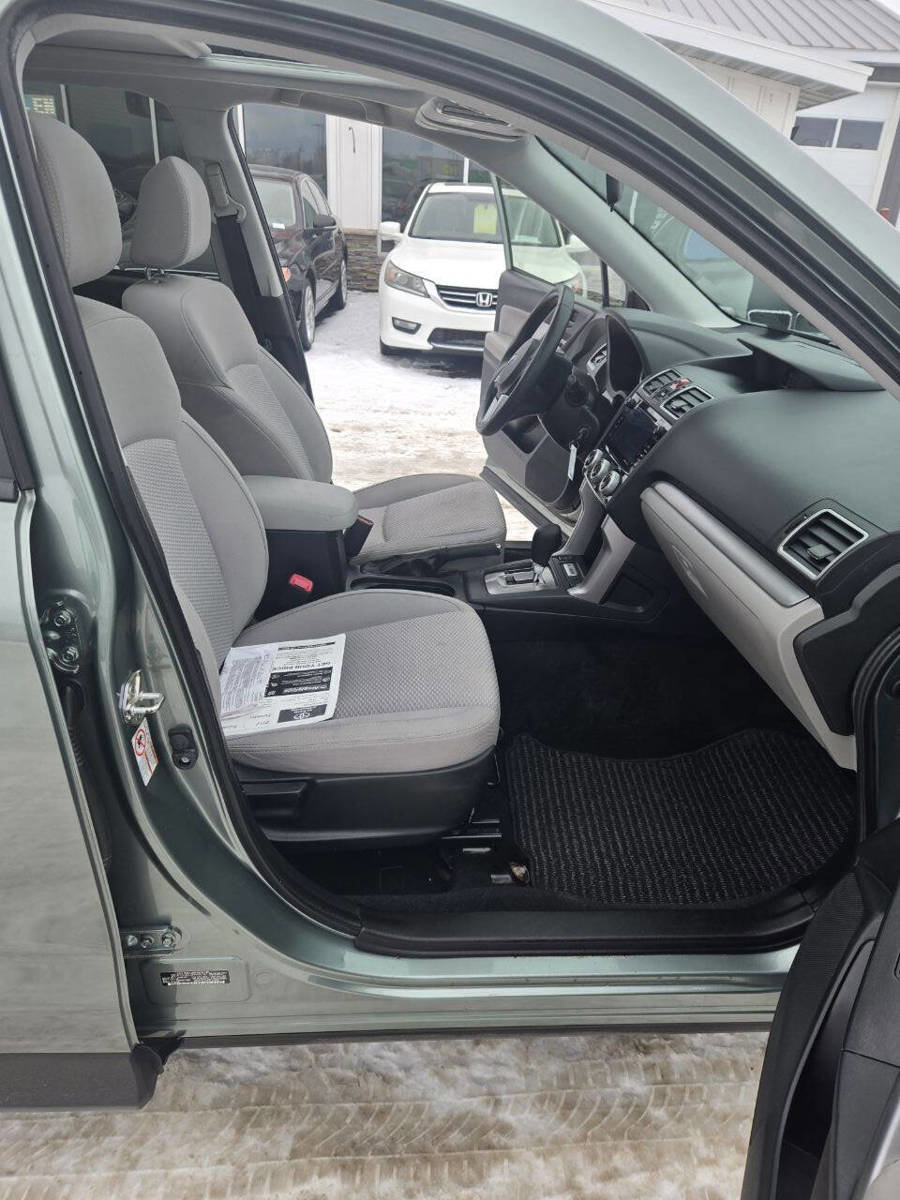 Used 2017 Subaru Forester 2.5i Premium w/ All-Weather Package image 24