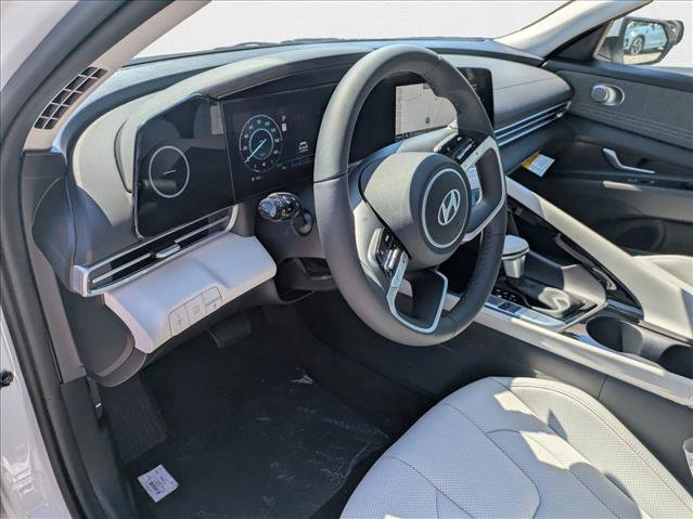 New 2025 Hyundai Elantra Limited FWD image 3