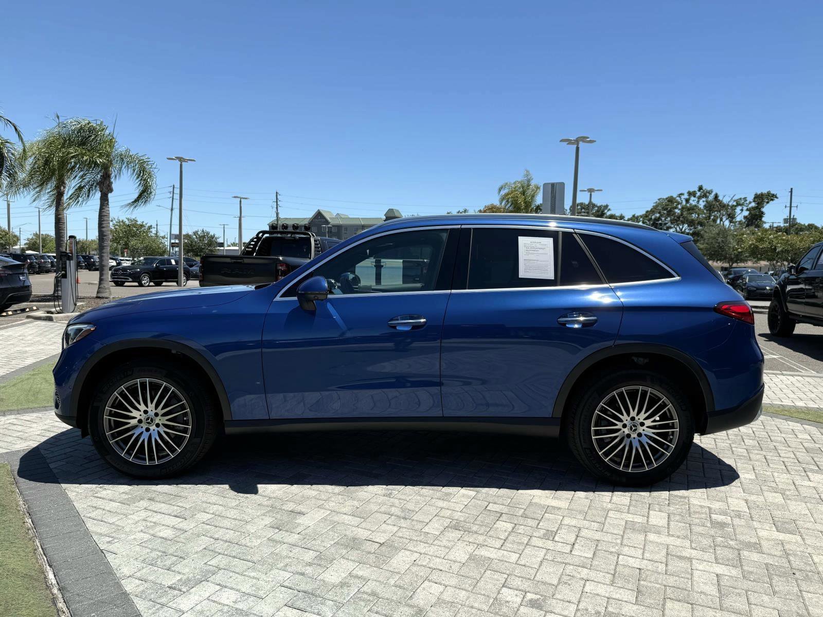 Used 2025 Mercedes-Benz GLC 300 image 3