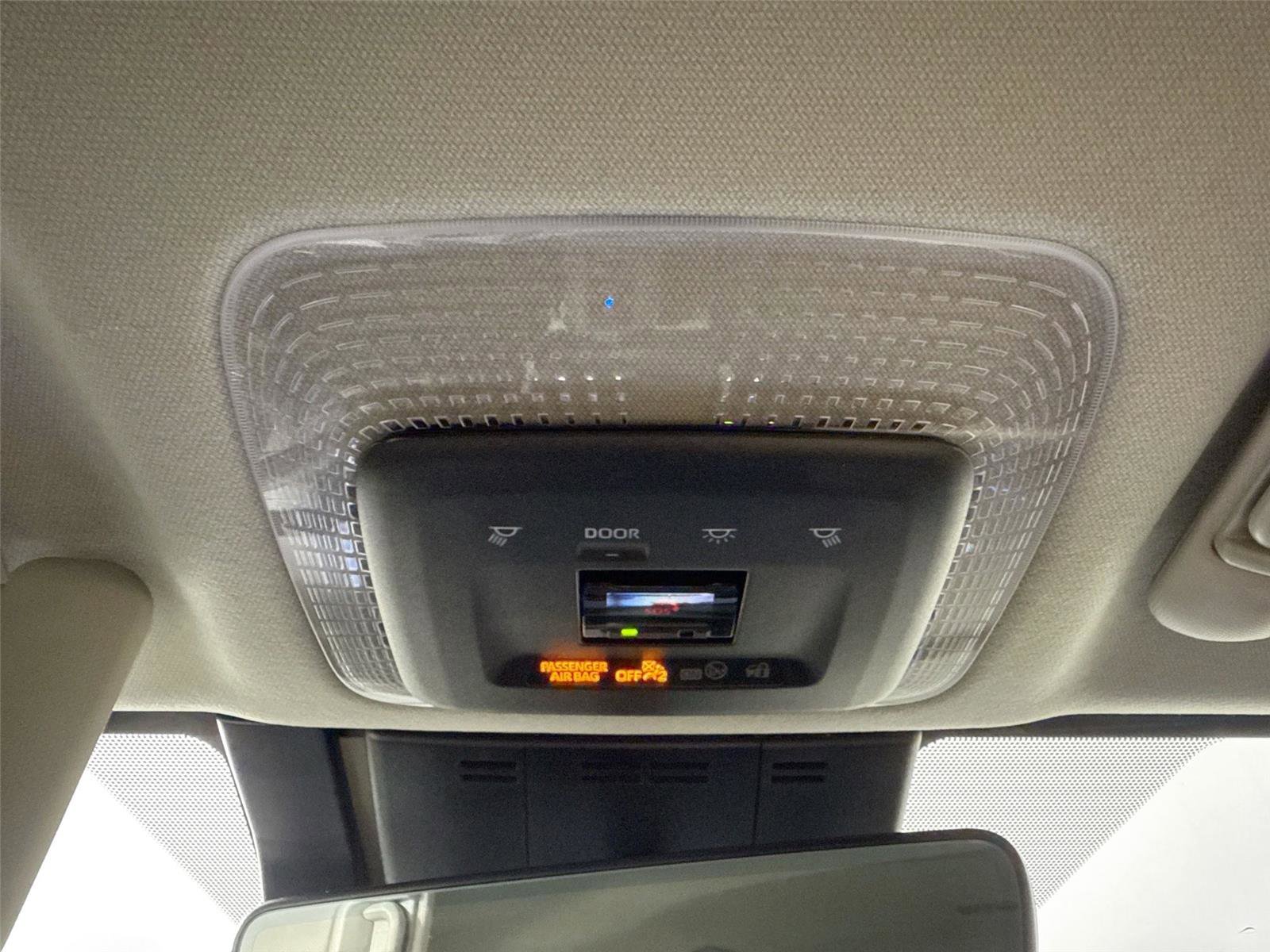 Used 2024 Toyota Prius XLE image 6