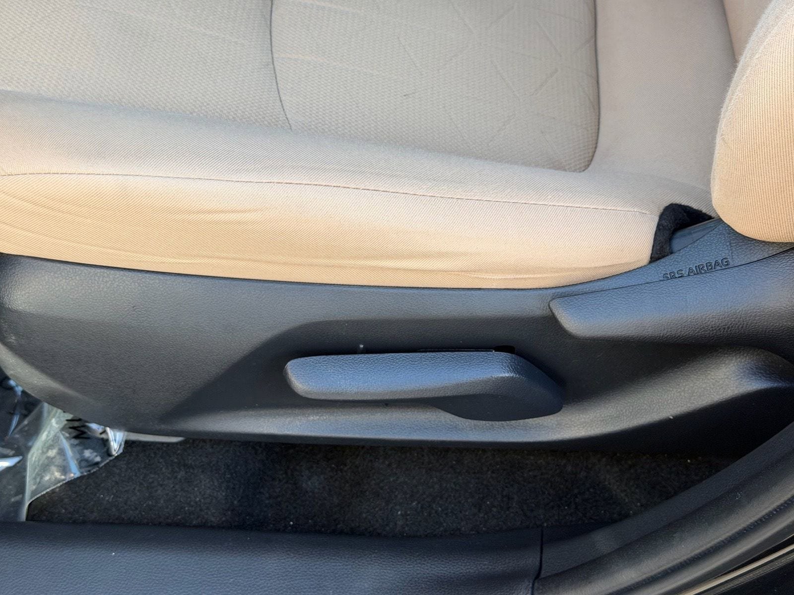 Used 2019 Toyota RAV4 XLE w/ Carpet Mat Package FWD image 18