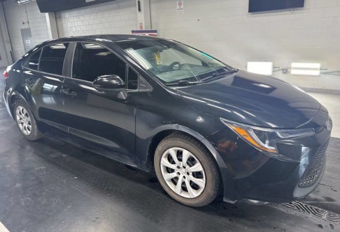 Used 2021 Toyota Corolla LE FWD image 1