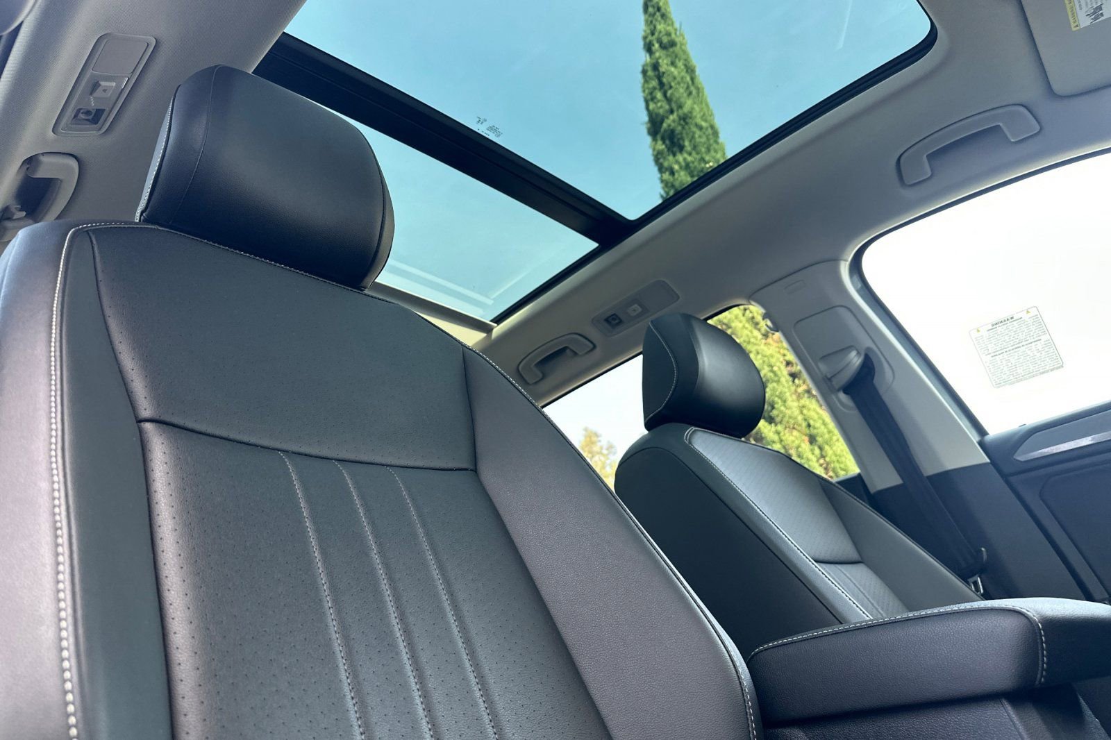 Certified 2023 Volkswagen Tiguan SE w/ Panoramic Sunroof Package image 18