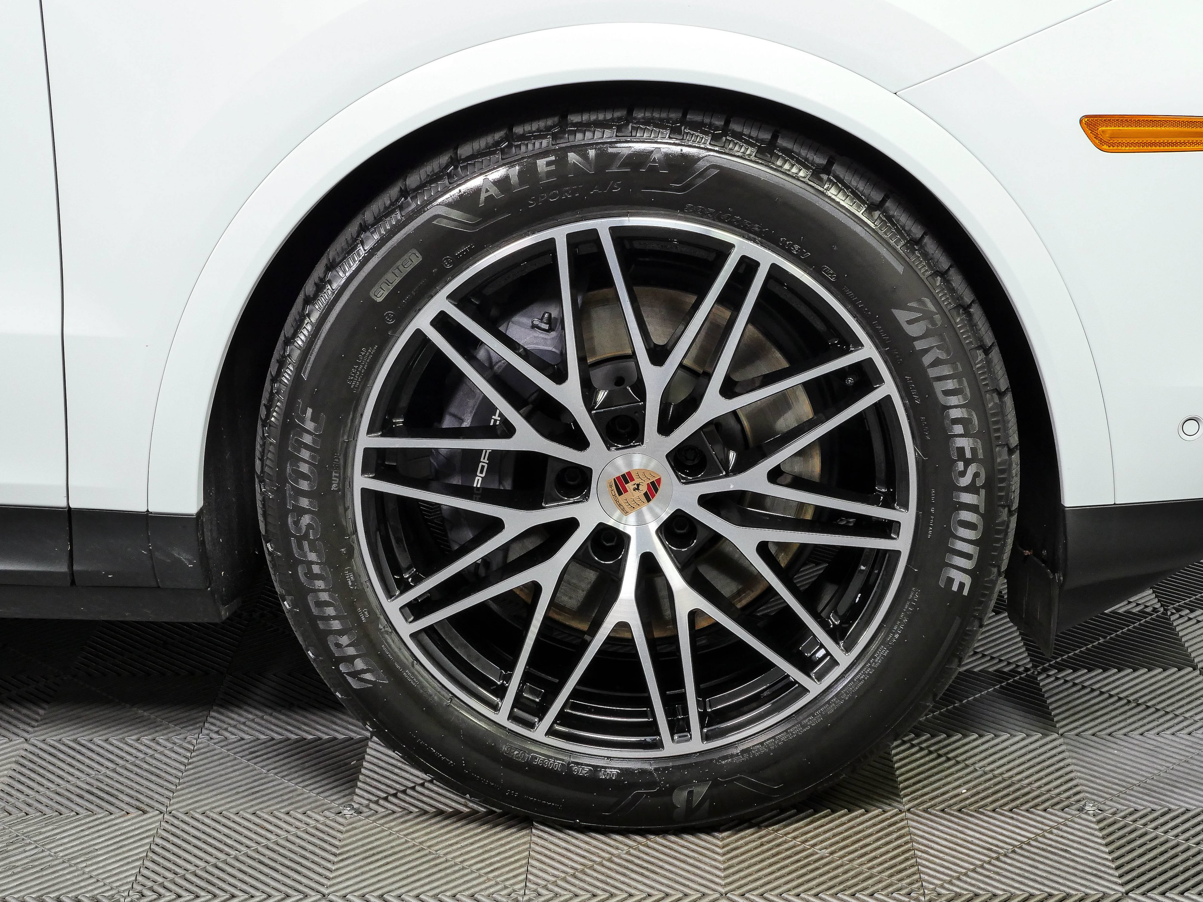 Certified 2025 Porsche Cayenne Coupe AWD/4WD image 41