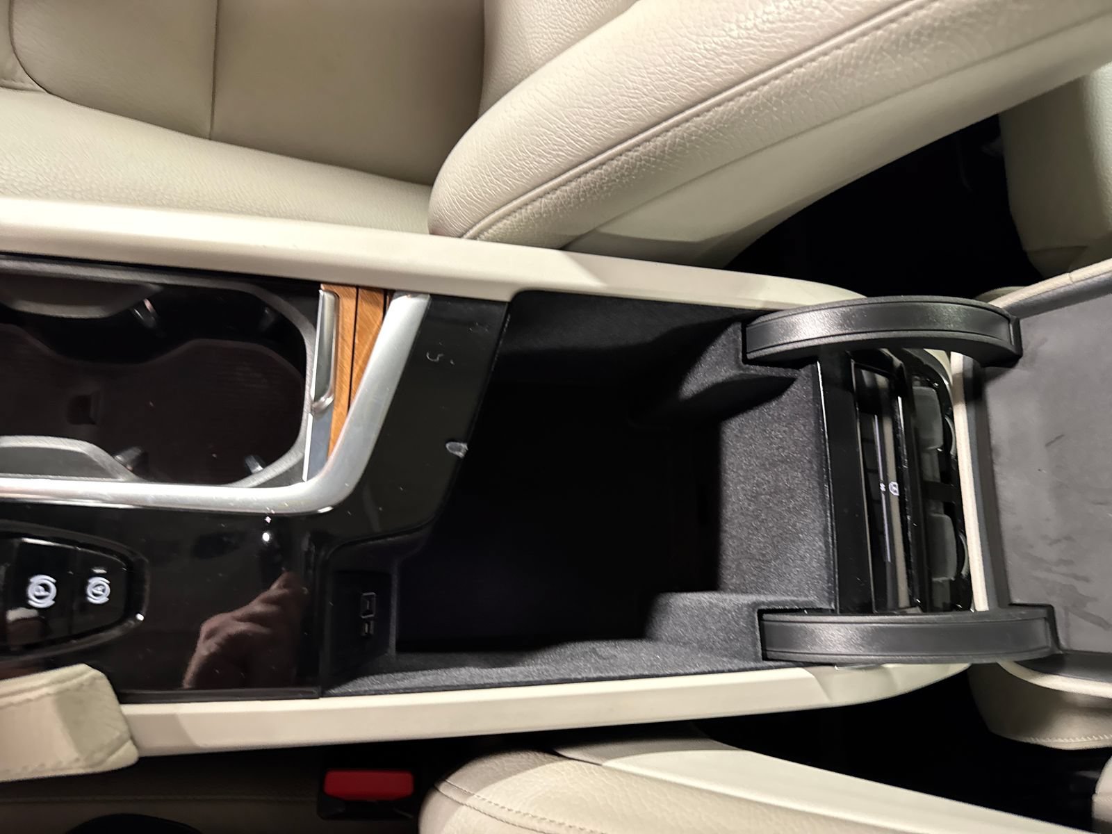 Used 2021 Volvo XC90 T5 Momentum w/ Advanced Package FWD image 24