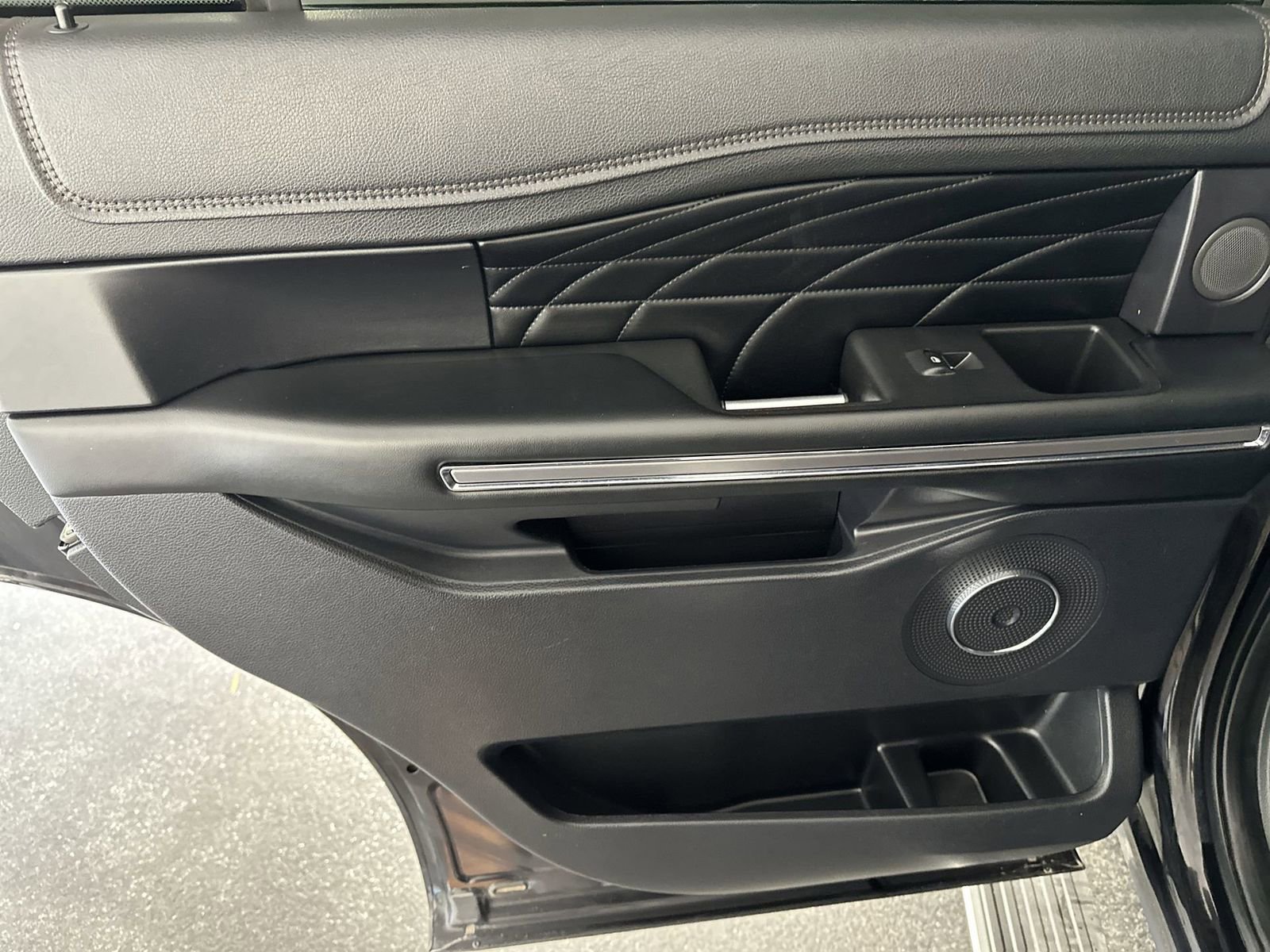 Used 2019 Ford Expedition Platinum image 30