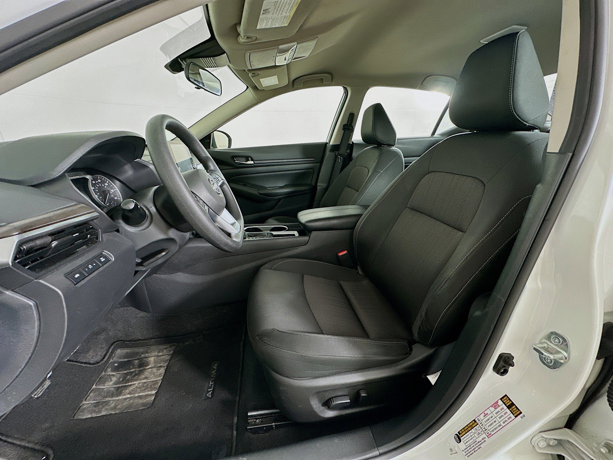 Used 2024 Nissan Altima 2.5 SV image 13