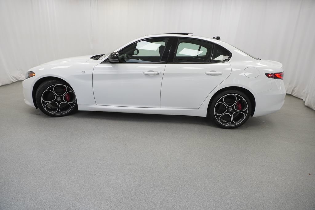 Used 2024 Alfa Romeo Giulia Ti w/ Active Assist Plus Package image 15