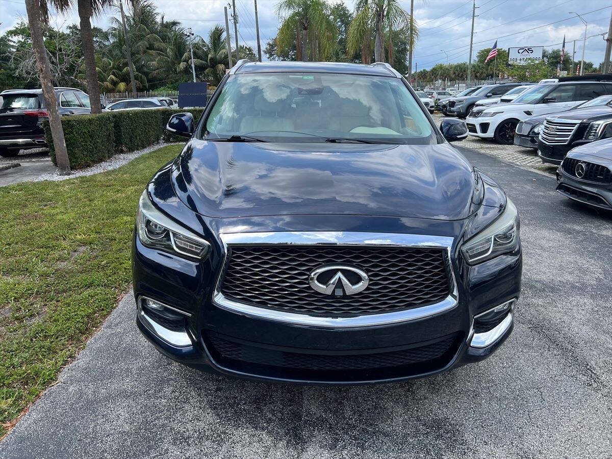 Used 2020 INFINITI QX60 Luxe w/ Essential Package FWD image 3