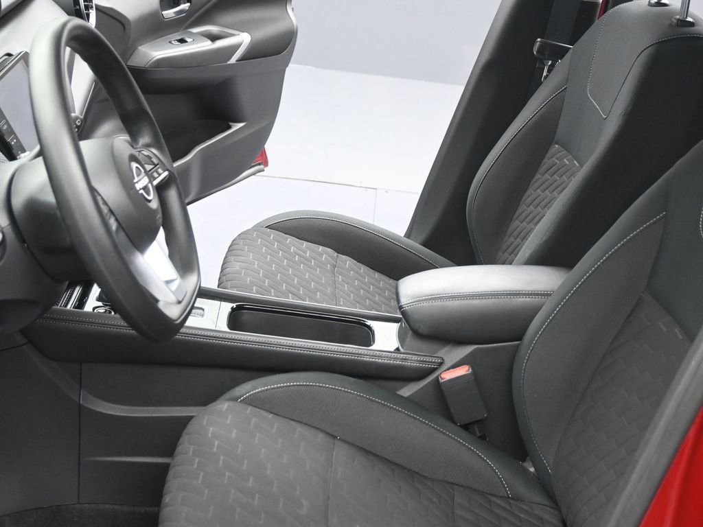 Used 2023 Nissan Kicks SV image 16