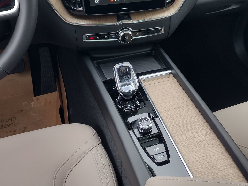 New 2026 Volvo XC60 B5 Plus w/ Climate Package image 25