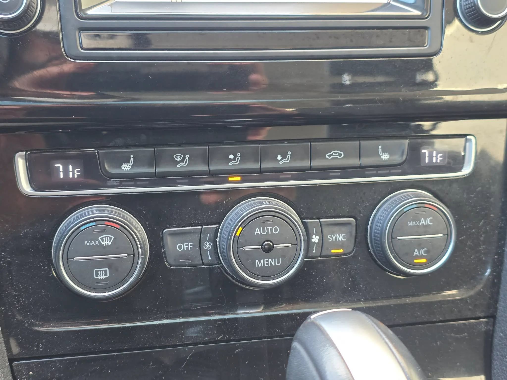 Used 2015 Volkswagen Golf S image 21