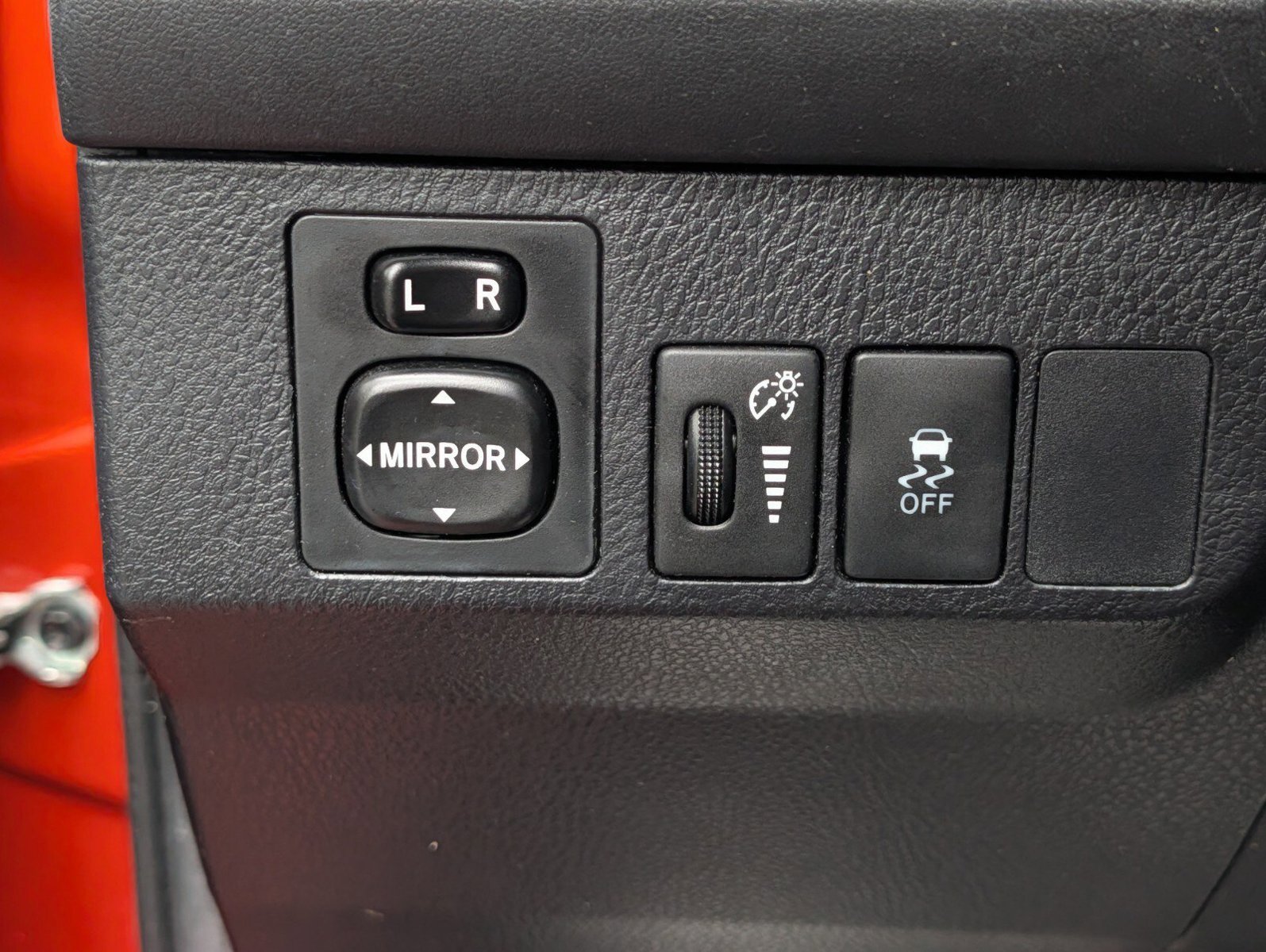 Used 2015 Toyota RAV4 LE AWD/4WD image 8