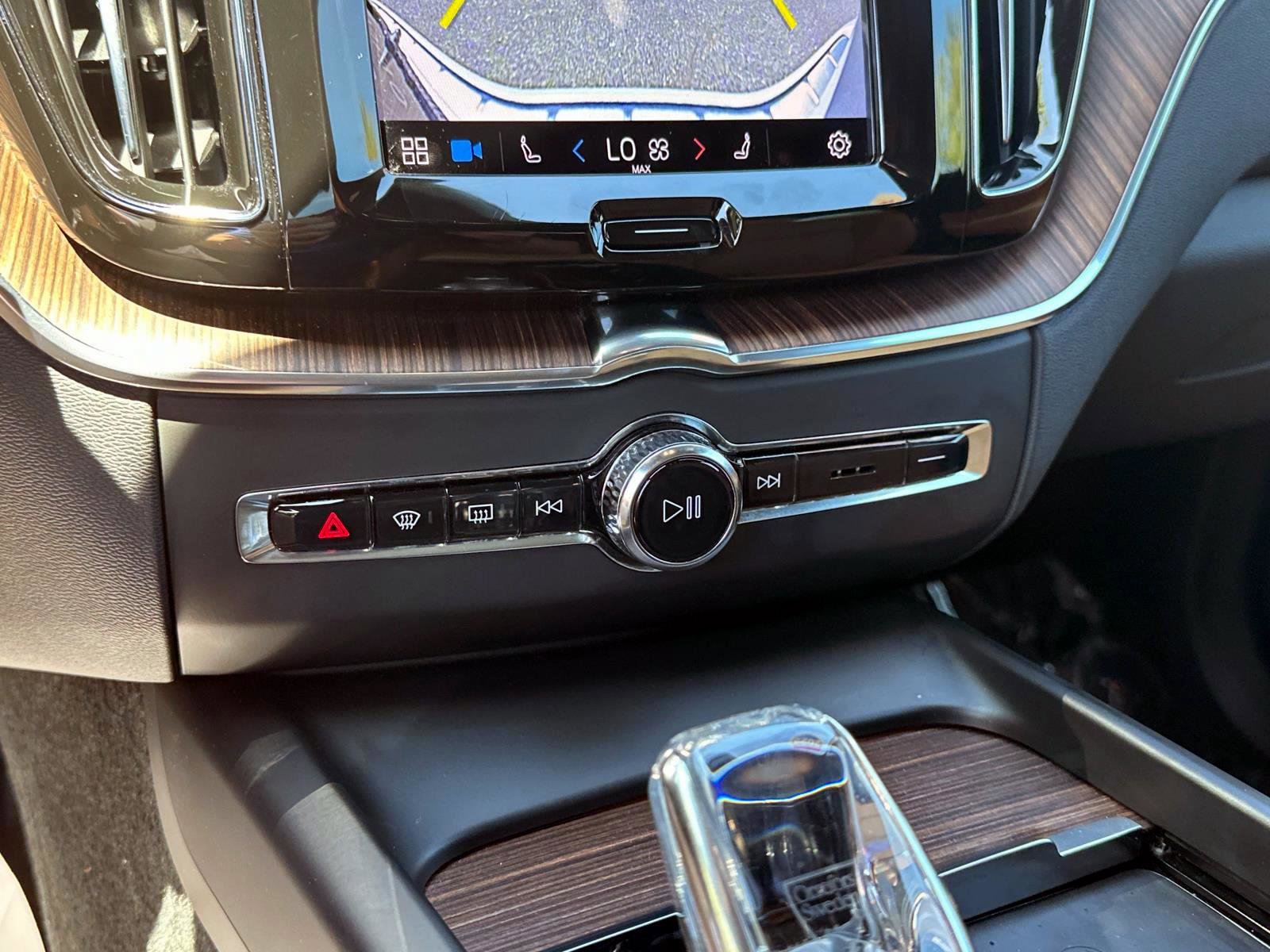 Certified 2025 Volkswagen Atlas SE image 86