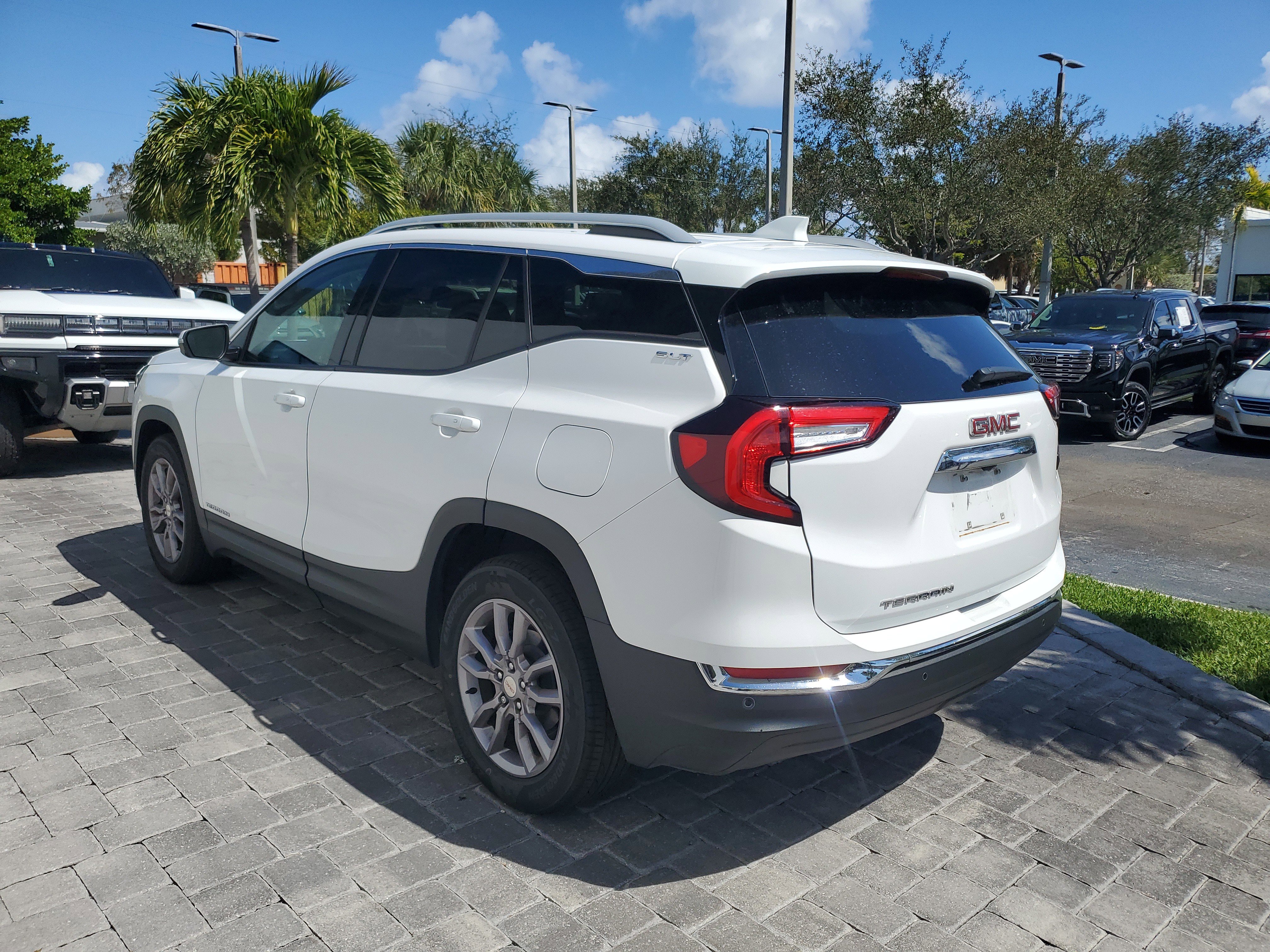 Certified 2024 GMC Terrain SLT w/ Infotainment Package II image 3