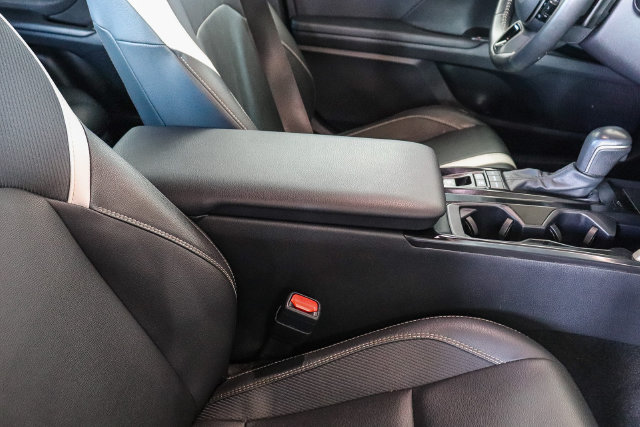 Used 2025 Toyota Camry SE w/ Convenience Package FWD image 17