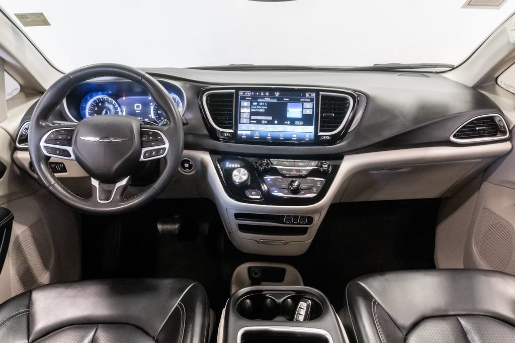 Used 2023 Chrysler Pacifica Touring-L FWD image 25