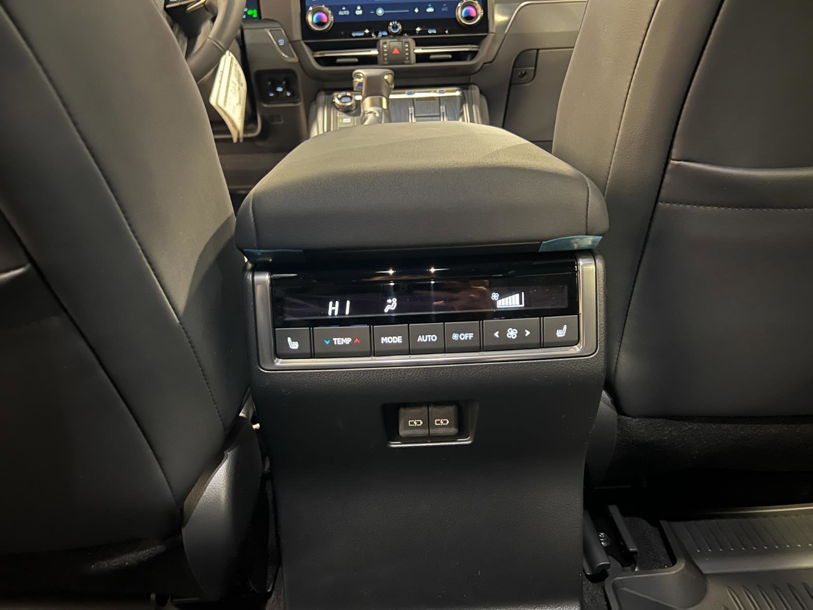 Used 2026 Lexus GX 550 w/ Accessory Package (2T) AWD/4WD image 29