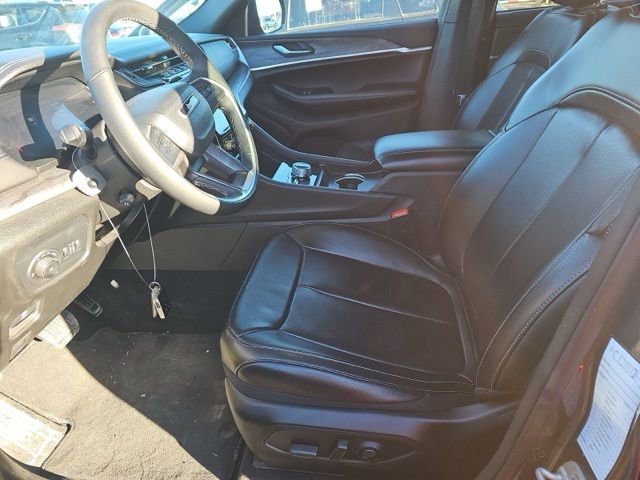 Used 2024 Jeep Grand Cherokee L Limited w/ Luxury Tech Group II image 9