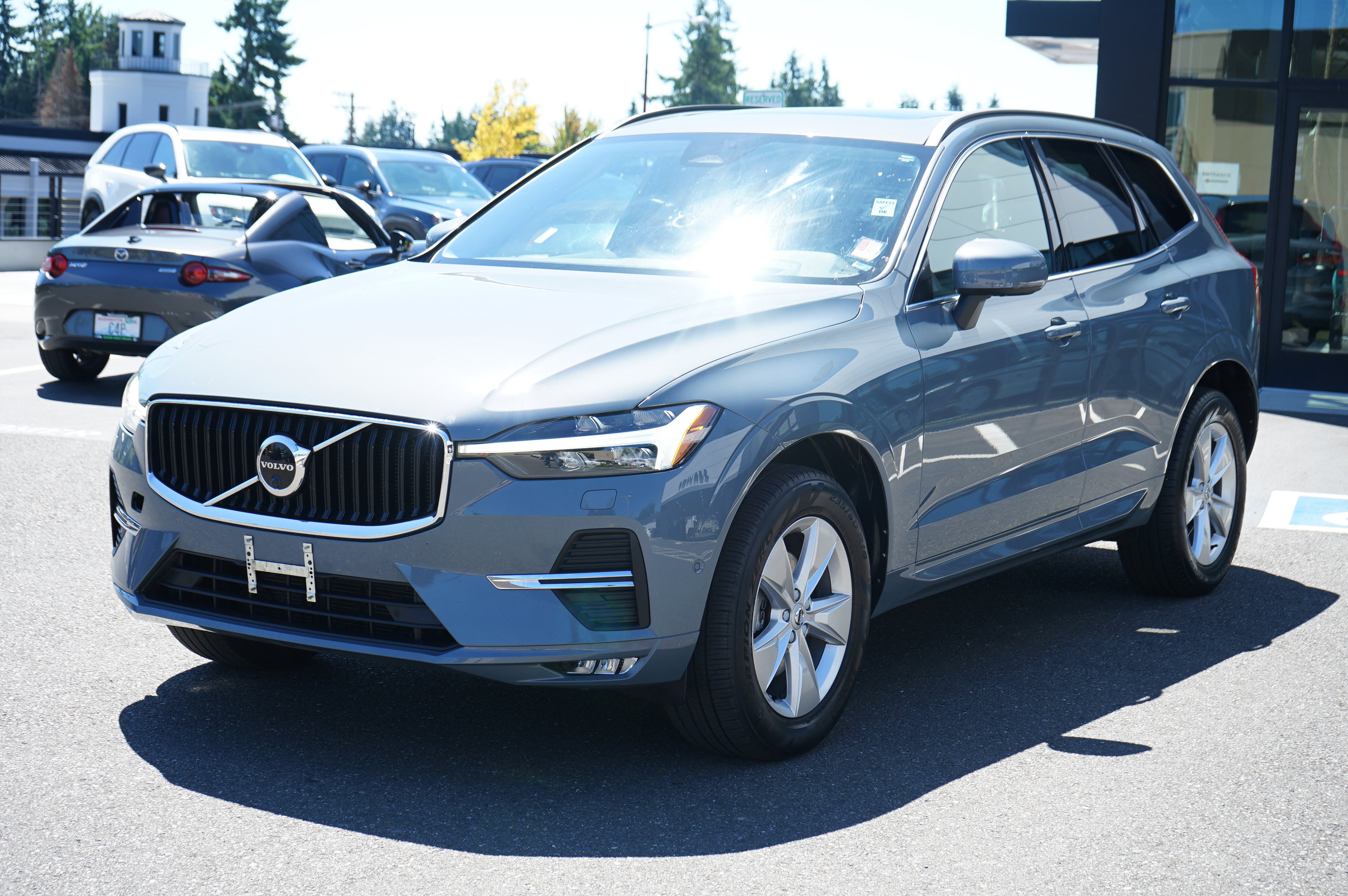 Used 2022 Volvo XC60 B5 Momentum image 9