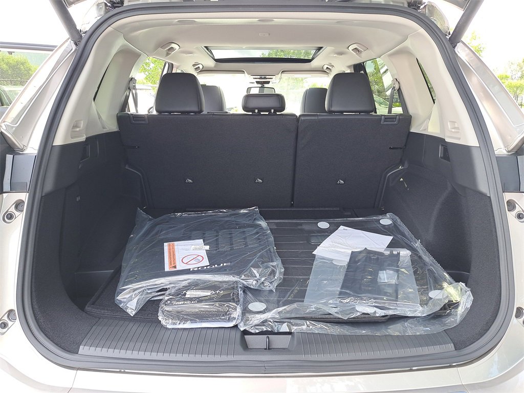 New 2026 Nissan Rogue Platinum image 10