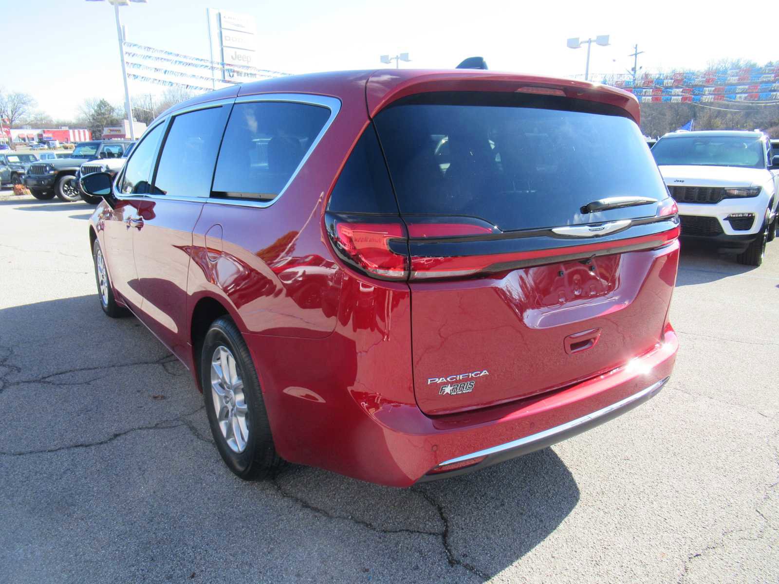 New 2026 Chrysler Pacifica Select image 3