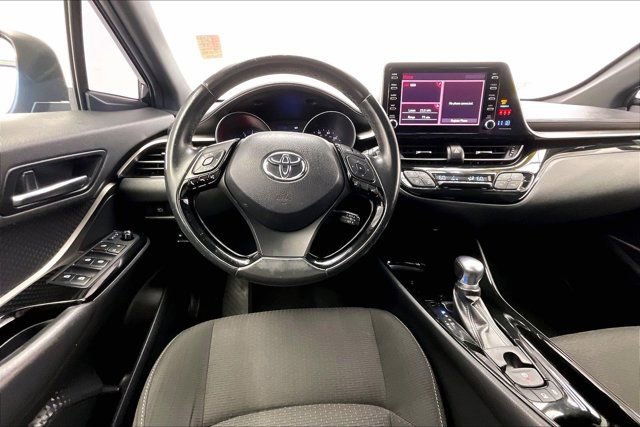 Used 2019 Toyota C-HR XLE FWD image 4