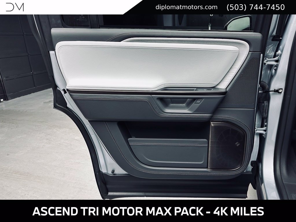 Used 2025 Rivian R1S Premium Dual AWD/4WD image 31