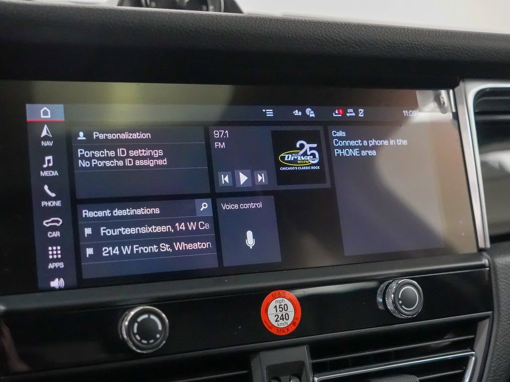 Certified 2025 Porsche Macan image 30