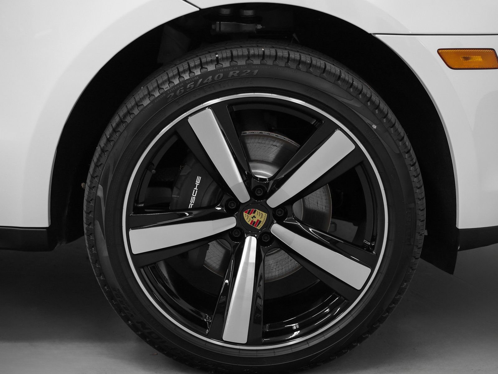 Certified 2026 Porsche Macan AWD/4WD image 16