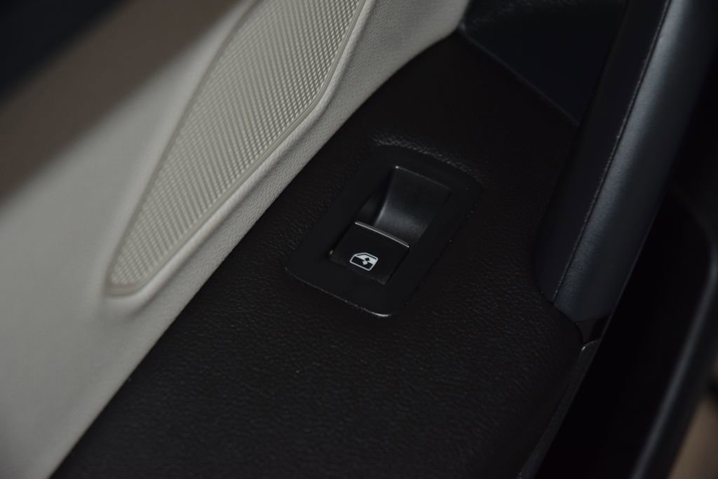 Used 2019 Volkswagen Tiguan SE w/ Panoramic Sunroof Package AWD/4WD image 44