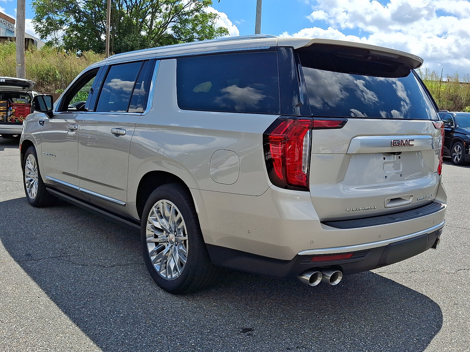 Certified 2024 GMC Yukon XL Denali w/ Denali Reserve Package AWD/4WD image 4