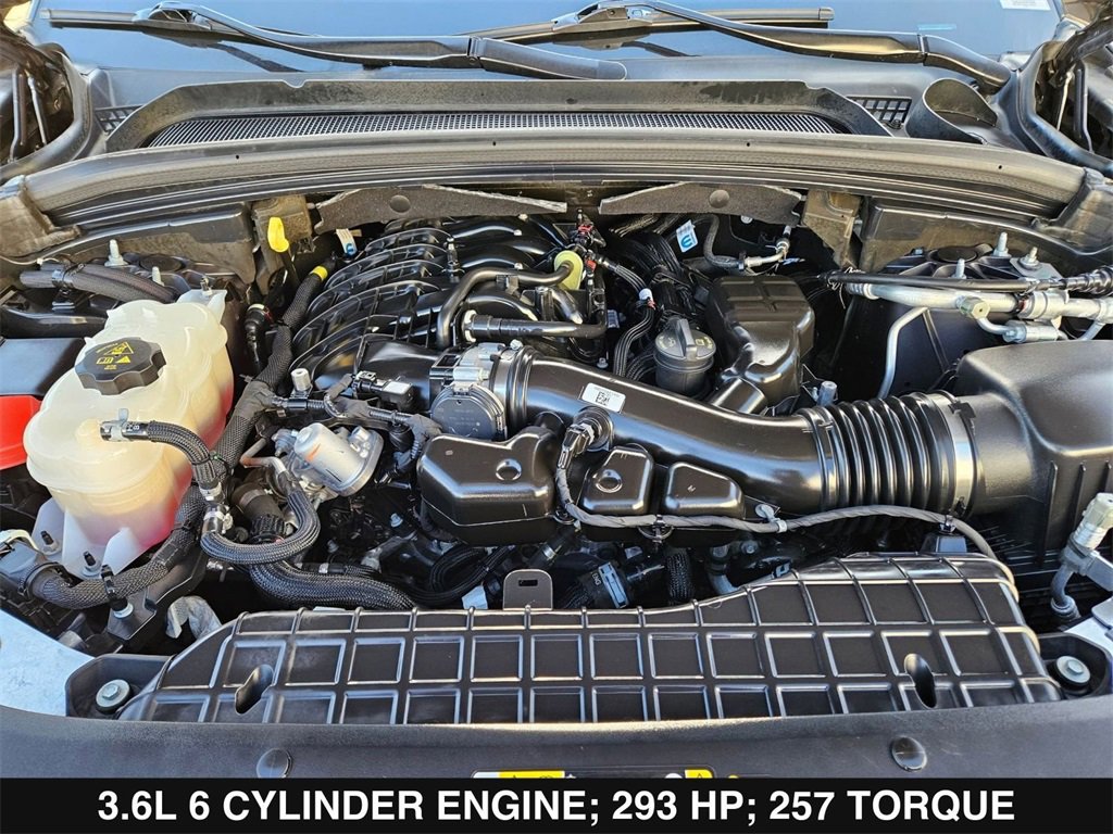 Used 2023 Jeep Grand Cherokee L Laredo image 38