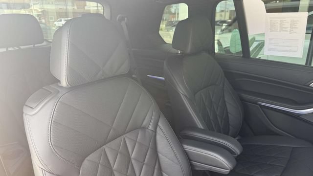 Used 2024 BMW X7 xDrive40i w/ M Sport Package AWD/4WD image 56