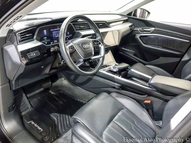 Used 2021 Audi e-tron Prestige w/ Prestige Package image 11