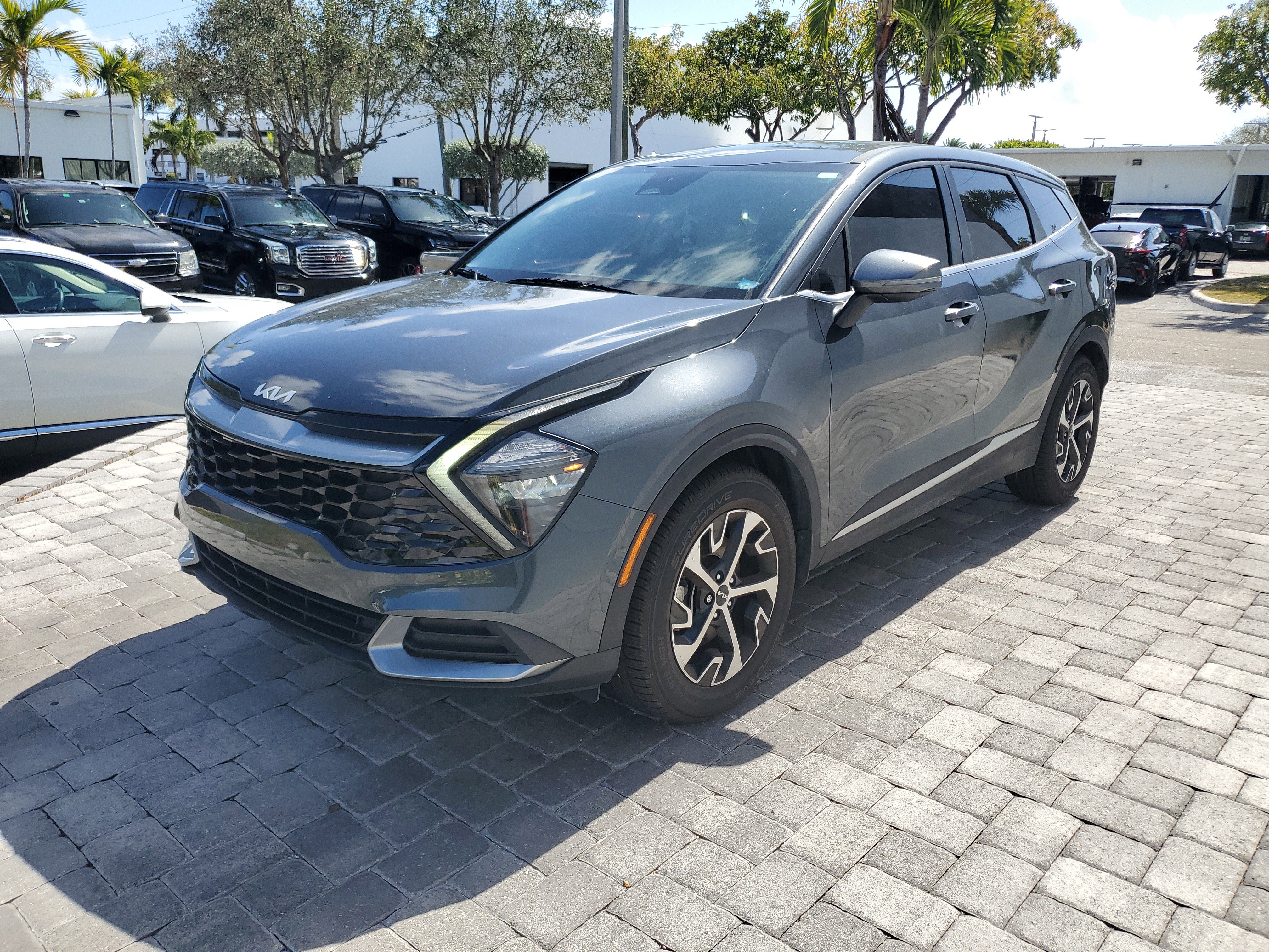 Used 2023 Kia Sportage EX image 2