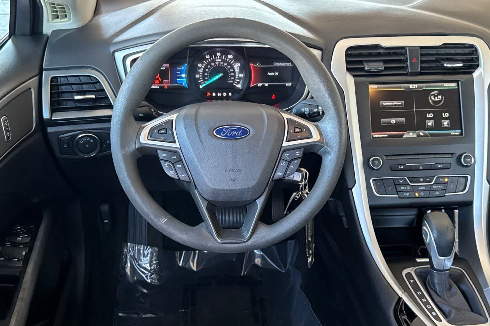 Used 2016 Ford Fusion SE FWD image 14