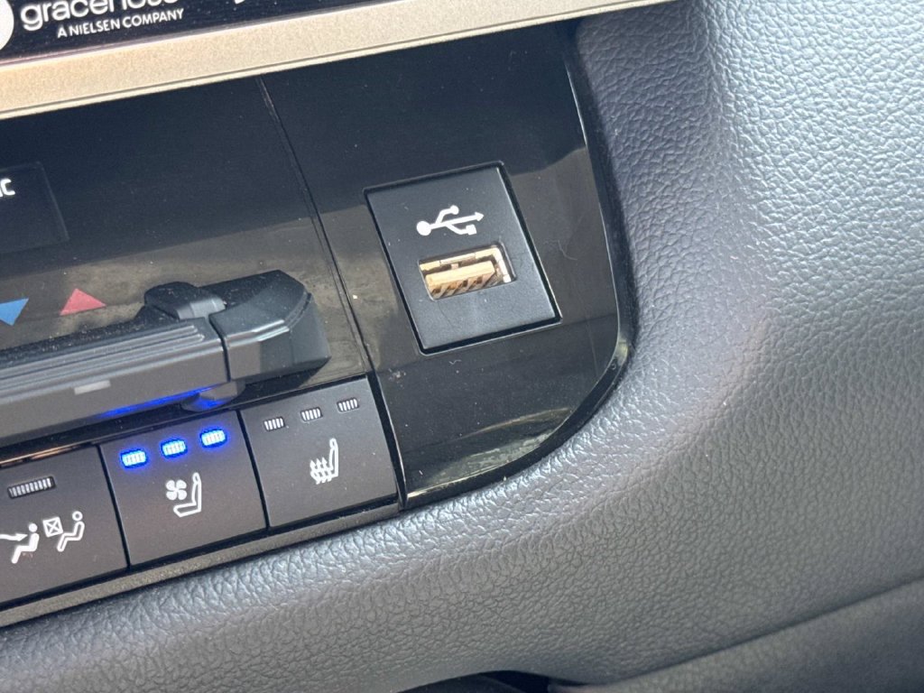 Used 2024 Toyota Tundra Limited AWD/4WD image 25