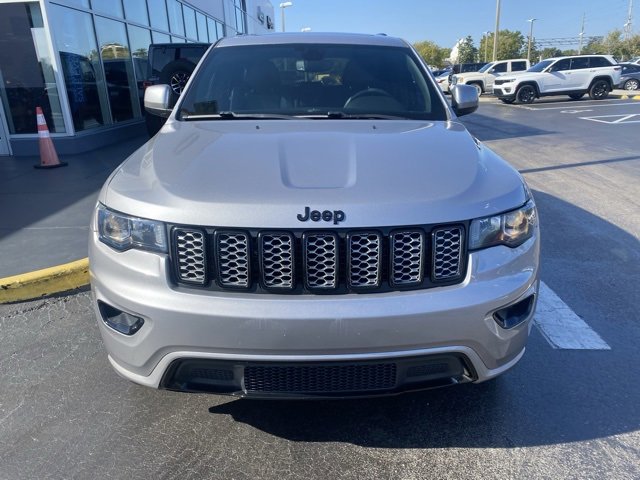 Used 2019 Jeep Grand Cherokee Altitude image 3