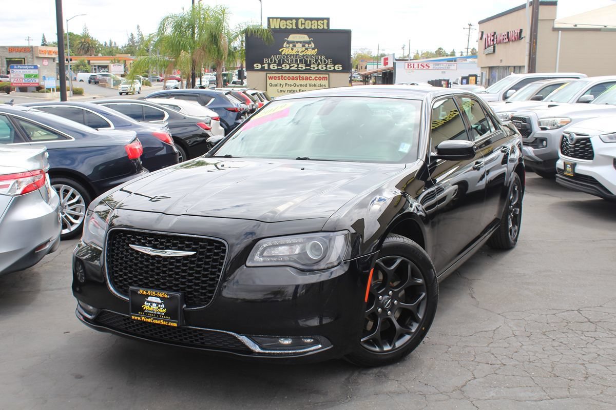 Used 2019 Chrysler 300 S AWD/4WD image 38