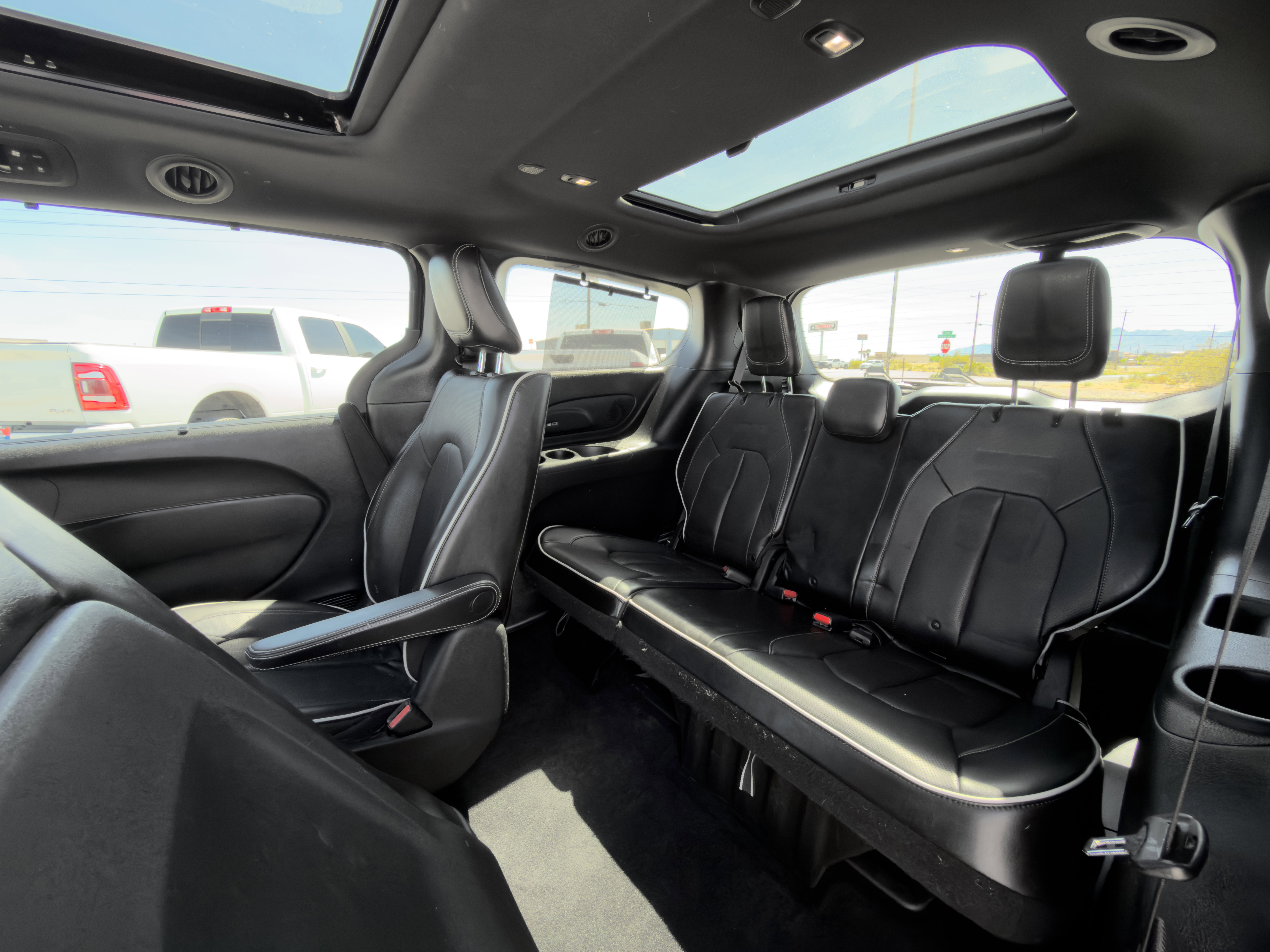 Used 2020 Chrysler Pacifica Limited w/ Advanced Safetytec Group FWD image 13