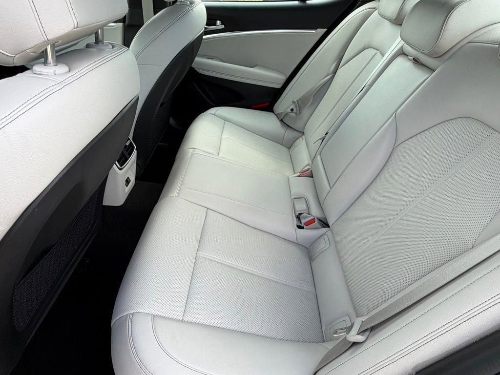 Used 2025 Genesis G70 2.5T image 14