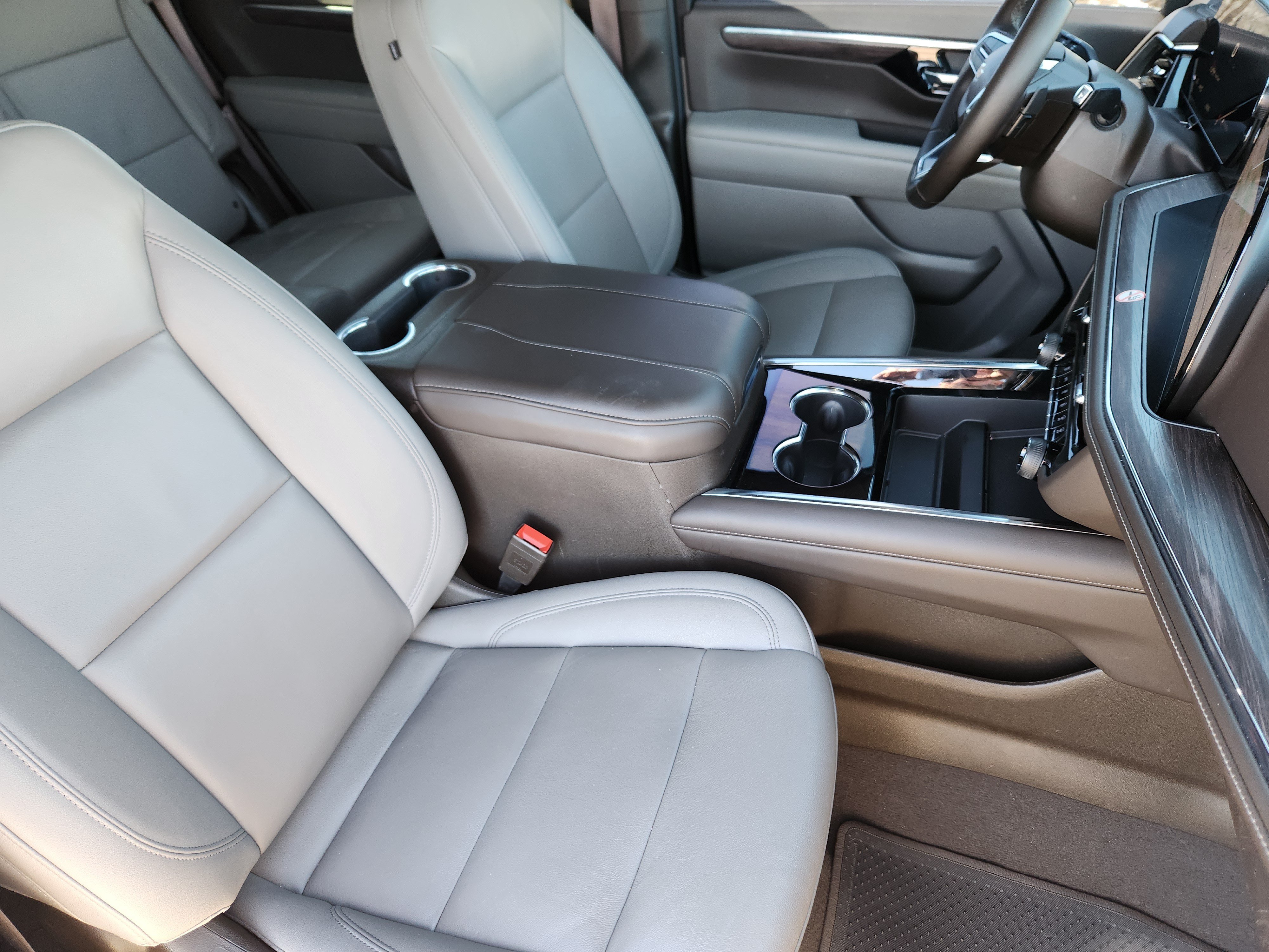 Used 2025 Chevrolet Tahoe LT AWD/4WD image 11