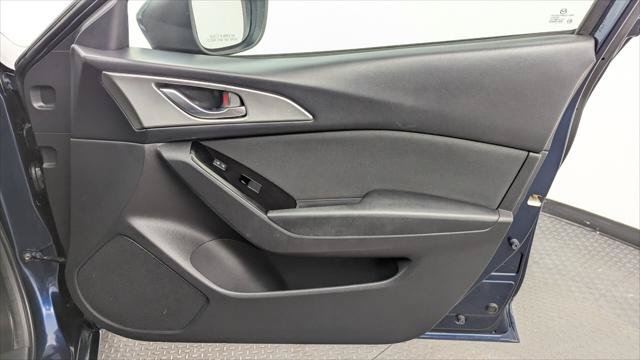 Used 2018 MAZDA MAZDA3 Sport FWD image 21