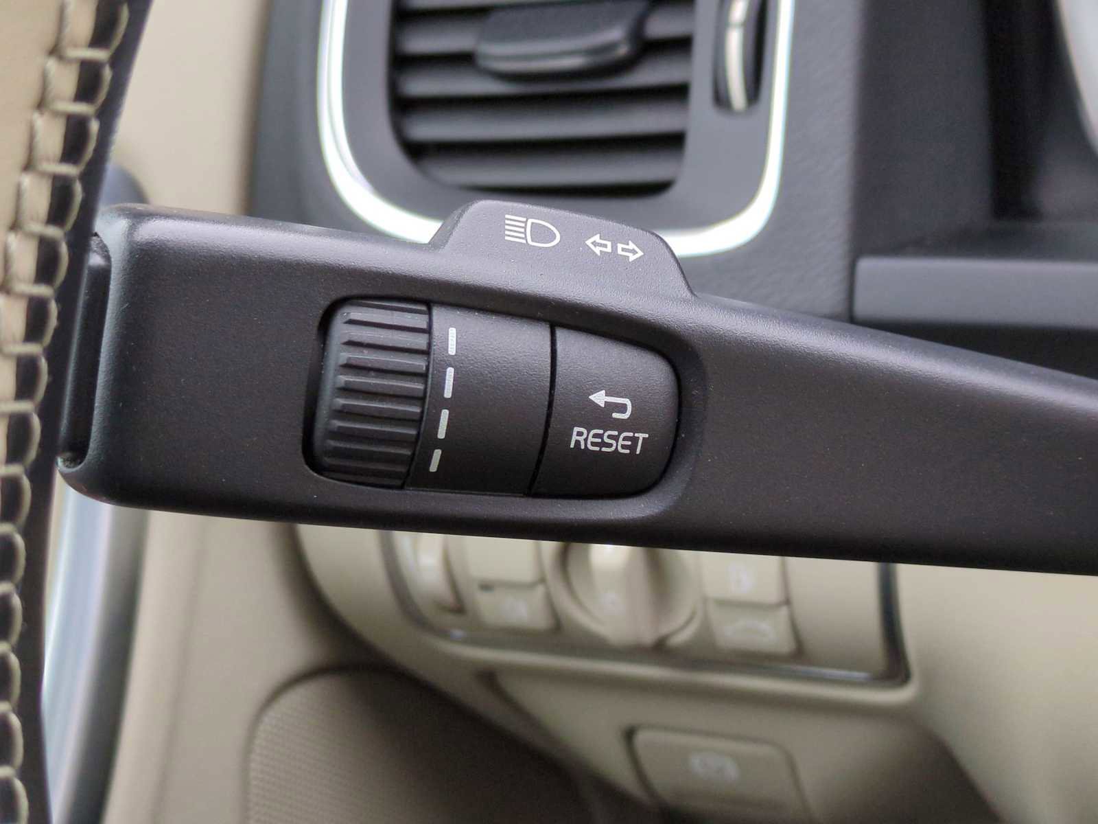 Used 2016 Volvo S60 T5 Inscription Platinum image 29