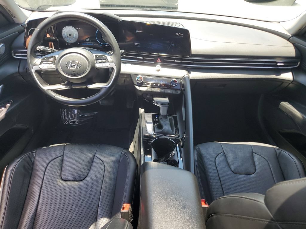 Used 2022 Hyundai Elantra Limited w/ Cargo Package FWD image 17