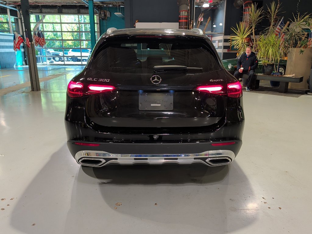 Used 2023 Mercedes-Benz GLC 300 4MATIC image 11
